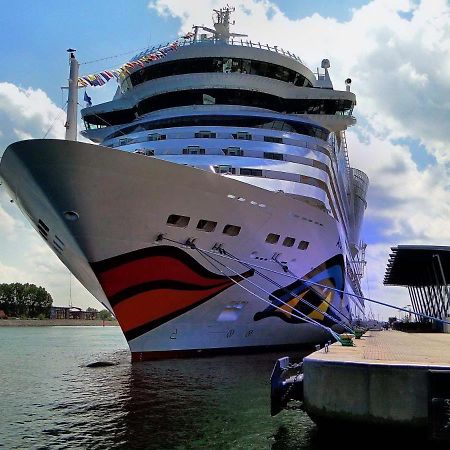 Strandpalais/Meerblick Rostock Exteriör bild